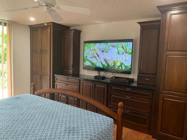 Beautifully Renovated Summer Of 2020 Come And Enjoy This Lovely Unit 基韋斯特 外观 照片
