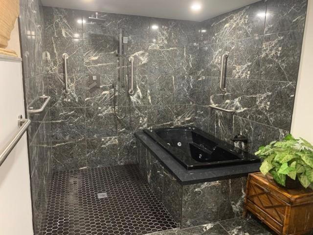 Beautifully Renovated Summer Of 2020 Come And Enjoy This Lovely Unit 基韋斯特 外观 照片