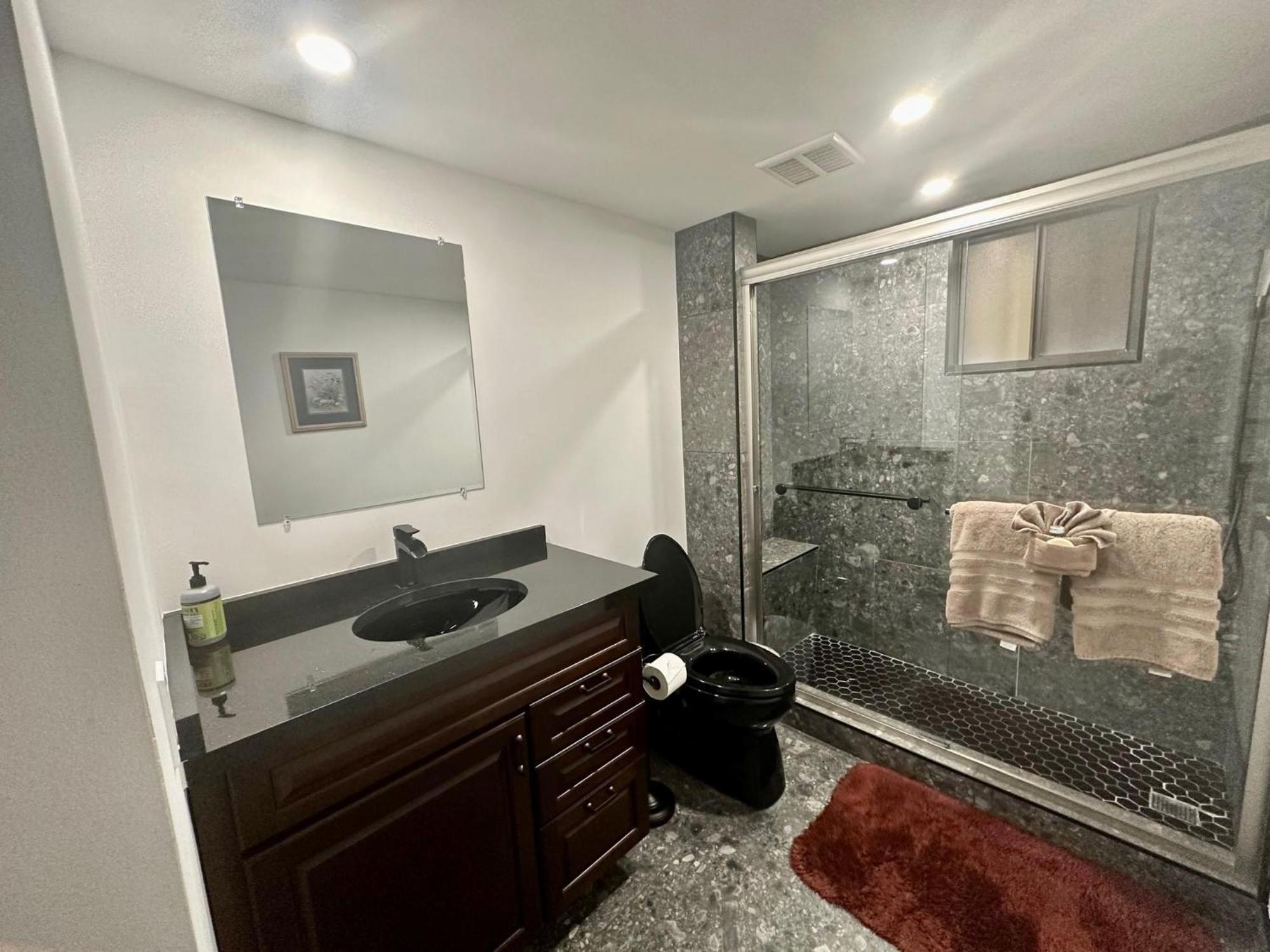 Beautifully Renovated Summer Of 2020 Come And Enjoy This Lovely Unit 基韋斯特 外观 照片