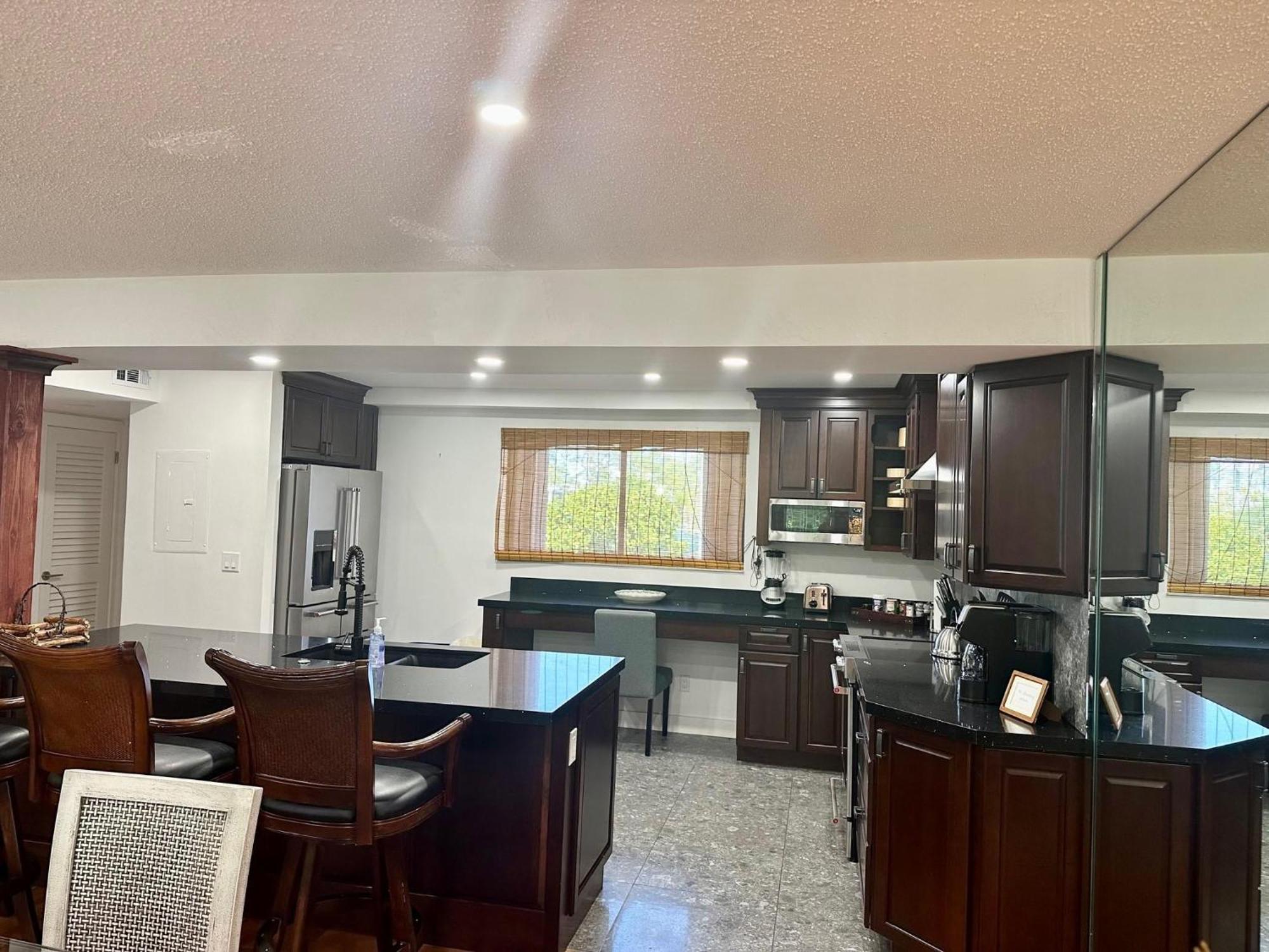 Beautifully Renovated Summer Of 2020 Come And Enjoy This Lovely Unit 基韋斯特 外观 照片